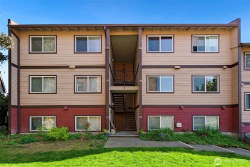 29-17430 Ambaum Blvd S, Burien, WA, 98148-1752 | Card Image