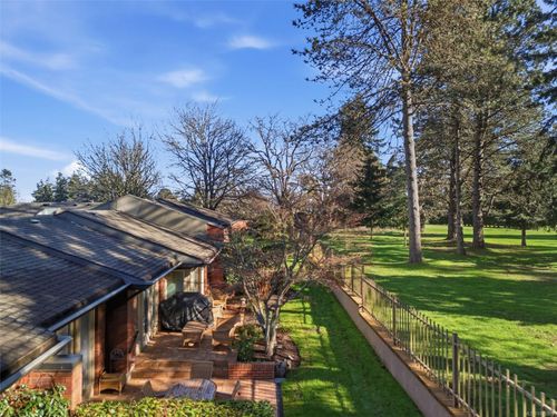 102-2345 Cedar Hill Cross Rd, Victoria, BC, V8P5M8 | Card Image