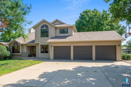 4704 S Pasque Cir, Sioux Falls, SD, 57105-7067 | Card Image