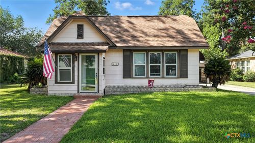 813 Bismark St, Seguin, TX, 78155-4628 | Card Image