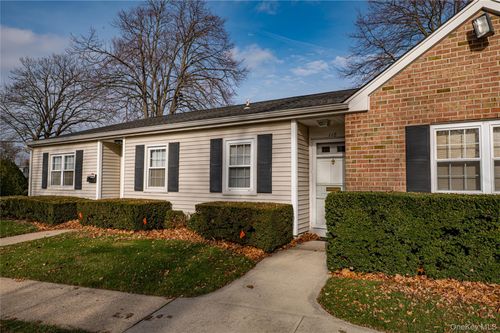 118 Harbor S, Amityville, NY, 11701-3824 | Card Image