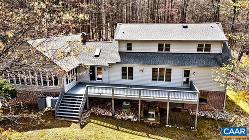 472 Horseshoe Mountain Rd, ROSELAND, VA, 22967-2317 | Card Image