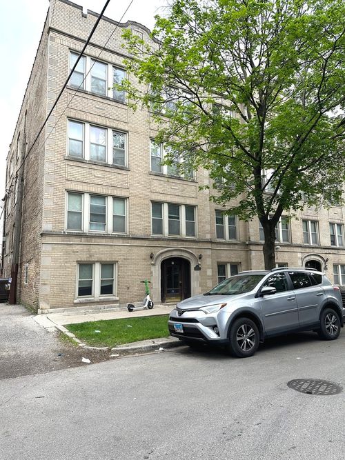 3w-3253 Olive Ave, Chicago, IL, 60659-3688 | Card Image