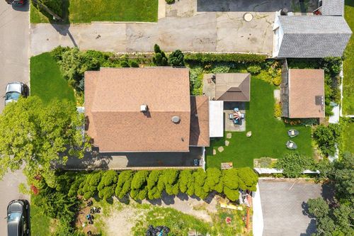 19 Russell St, Roslyn Heights, NY, 11577-1316 | Card Image