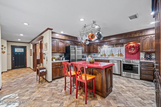 4524 7 Th St, House other with 3 bedrooms, 3 bathrooms and null parking in Lubbock TX | Image 14