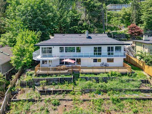 818 Younette Dr, West Vancouver, BC, V7T1S9 | Card Image