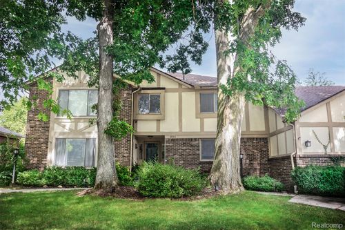 1938 Kilburn Rd N, Rochester Hills, MI, 48306-3038 | Card Image