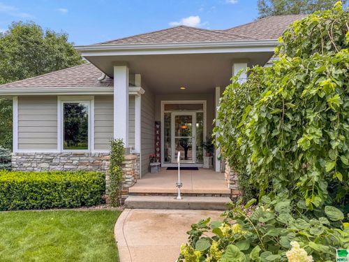 242 E Sawgrass Trl, Dakota Dunes, SD, 57049-5242 | Card Image