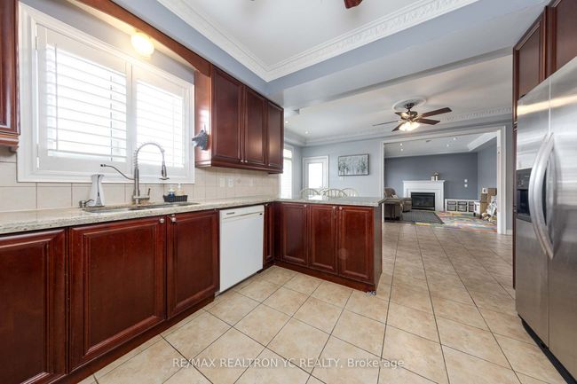 19 Wadena Crt, House other with 8 bedrooms, 7 bathrooms and 4 parking in Scarborough ON | Image 11