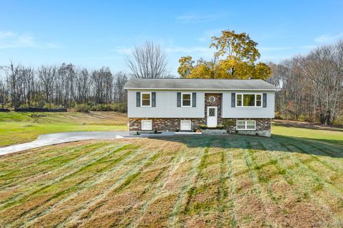 8 Daniel Sabia Dr, Wappingers Falls, NY, 12590-6207 | Card Image
