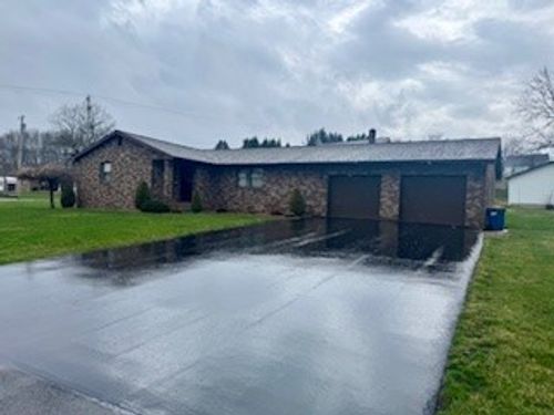 1101 Brookshire Dr, New Castle, PA, 16101-3105 | Card Image