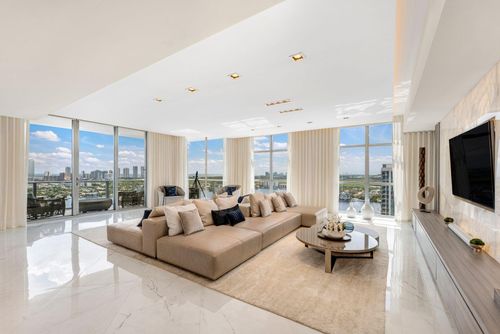 ph-7-17301 Biscayne Blvd, Aventura, FL, 33160-4895 | Card Image