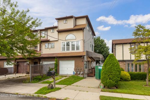 79 Robinson Ave, Staten Island, NY, 10312-6502 | Card Image