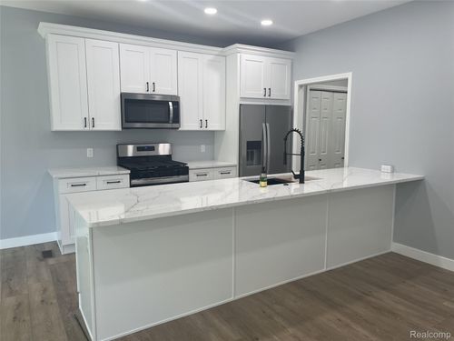 3175 Oakridge Dr, Highland, MI, 48356-1943 | Card Image