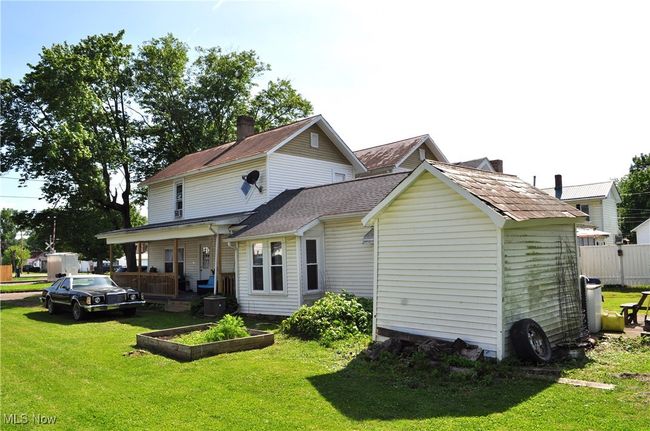 82 W 1 St St, House other with 5 bedrooms, 2 bathrooms and null parking in Frazeysburg OH | Image 12
