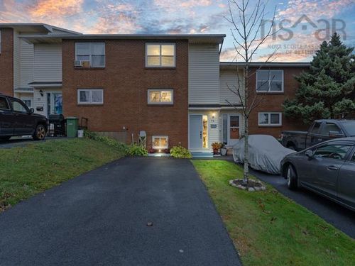73 Chameau Cres, Dartmouth, NS, B2W5G5 | Card Image