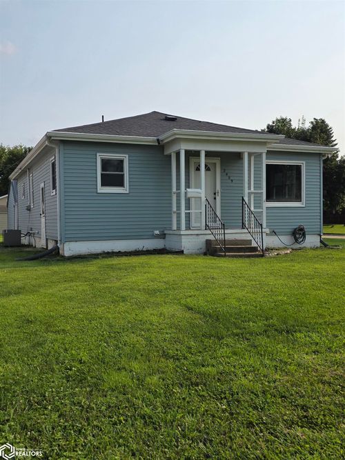 2409 Mckinley St, Perry, IA, 50220-2022 | Card Image