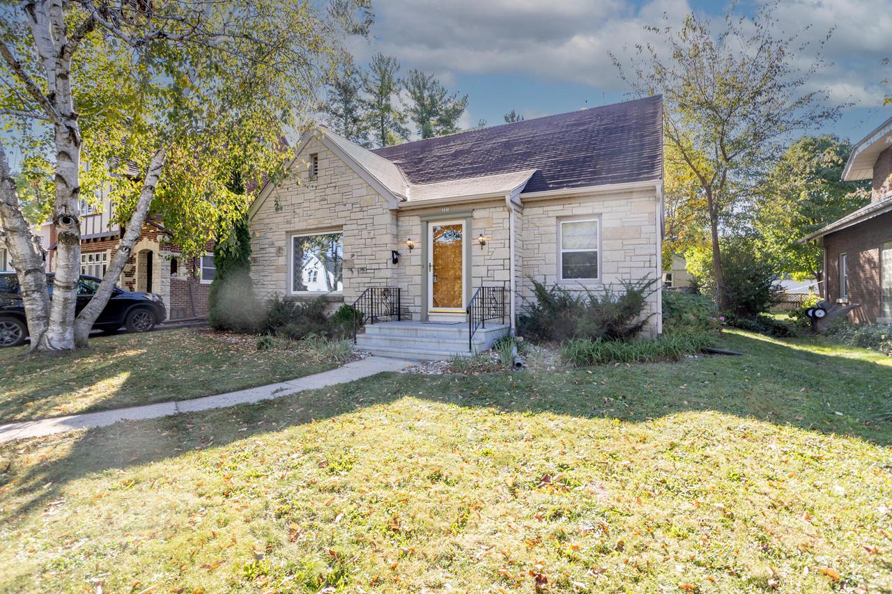 Newhall Ave, Waukesha, WI 53186