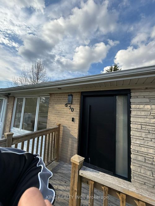 650 Mountview Pl, Newmarket, ON, L3Y3P7 | Card Image