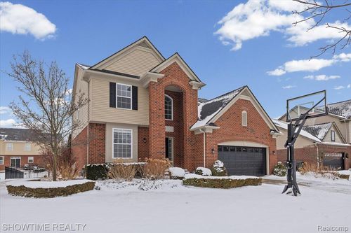 3699 Connors Dr, Rochester Hills, MI, 48307-5086 | Card Image