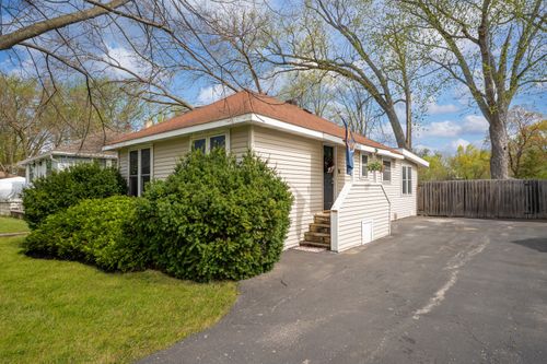 26312 Blackhawk Ave, Ingleside, IL, 60041-8528 | Card Image