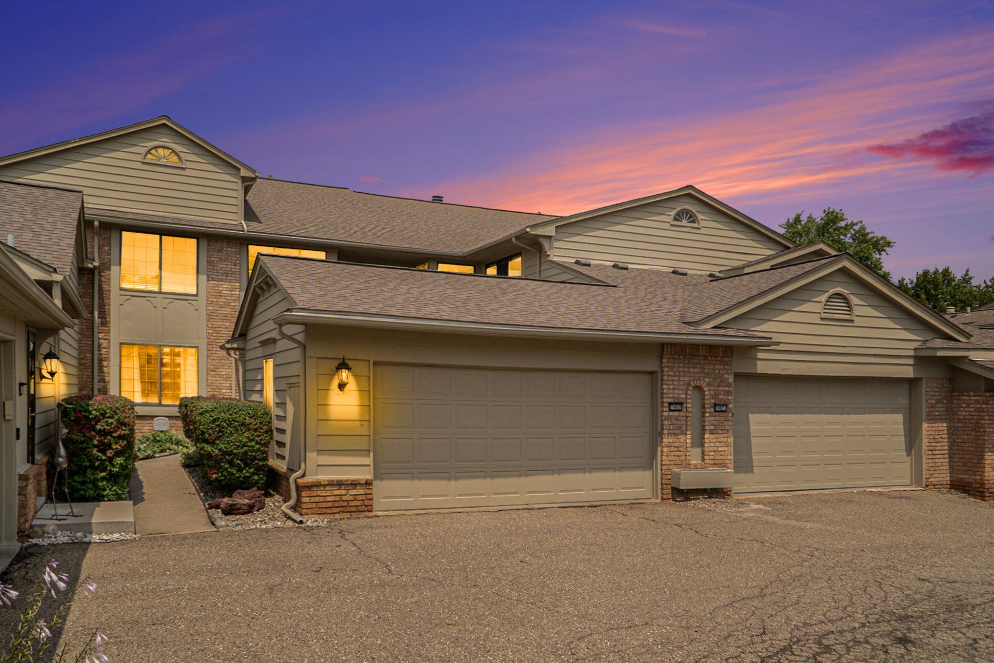 Pebble Ln, West Bloomfield, MI 48322