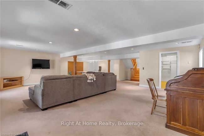 47 Morton Ave, House other with 4 bedrooms, 2 bathrooms and 4 parking in Dundas ON | Image 35