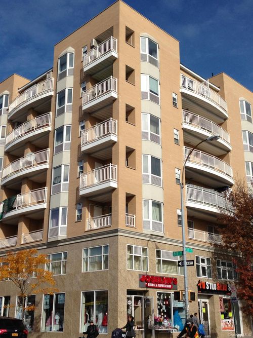 1d-93-05 37th Ave, Jackson Heights, NY, 11372-7959 | Card Image