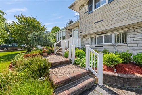 11 Halcourt Dr, Plainview, NY, 11803-6215 | Card Image