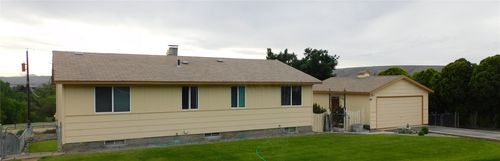 61 Lorry Ln, Selah, WA, 98942-9402 | Card Image