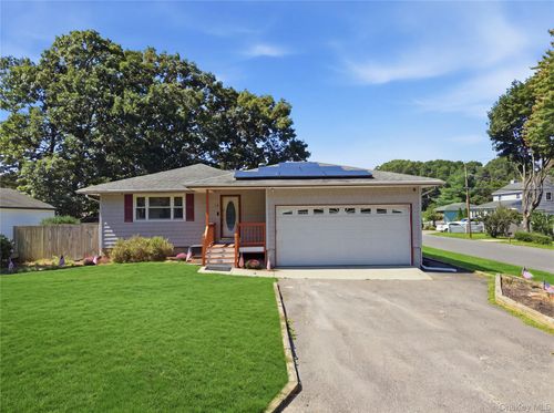 32 Edgewood St, Mastic, NY, 11950-5218 | Card Image