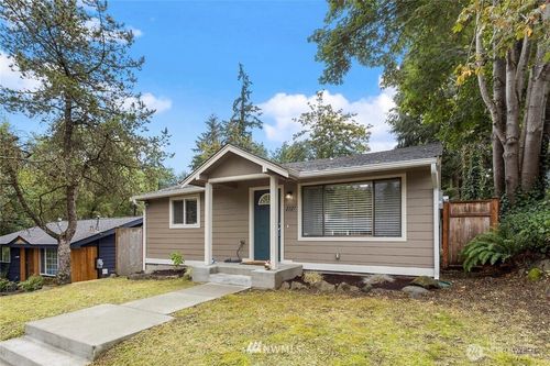 2327 Ne 86th St, Seattle, WA, 98115-3317 | Card Image