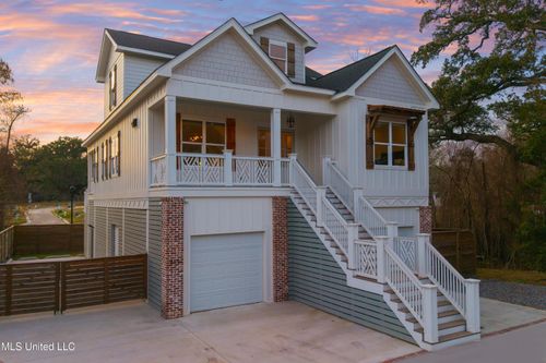 419 Martin Ave, Ocean Springs, MS, 39564-4530 | Card Image