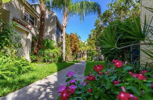 b25-5234 Ne 6th Ave, Oakland Park, FL, 33334-3331 | Card Image