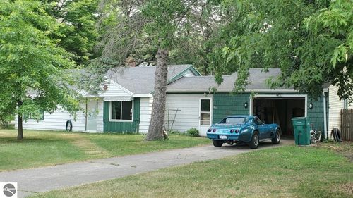 910 N Bowery, Gladwin, MI, 48624 | Card Image