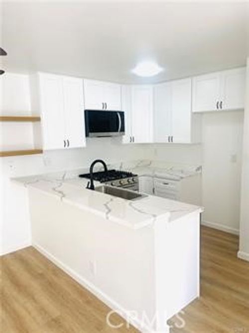 518 Oak St, Glendale, CA, 91204-1148 | Card Image