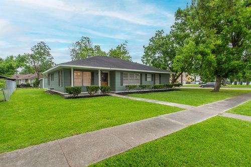 2306 Florida St, Baytown, TX, 77520-6418 | Card Image