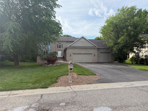 8318 Mill Pointe Ct, Goodrich, MI, 48438-9313 | Card Image