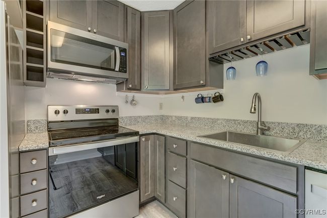12255 Shore View Dr, Townhouse with 3 bedrooms, 4 bathrooms and null parking in Henrico VA | Image 12