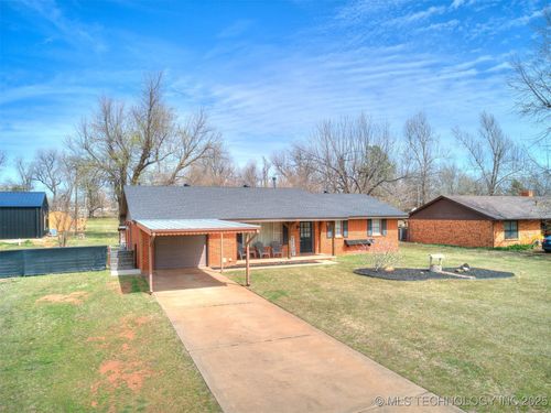 1901 E Mohr Ln, Mustang, OK, 73064-6531 | Card Image