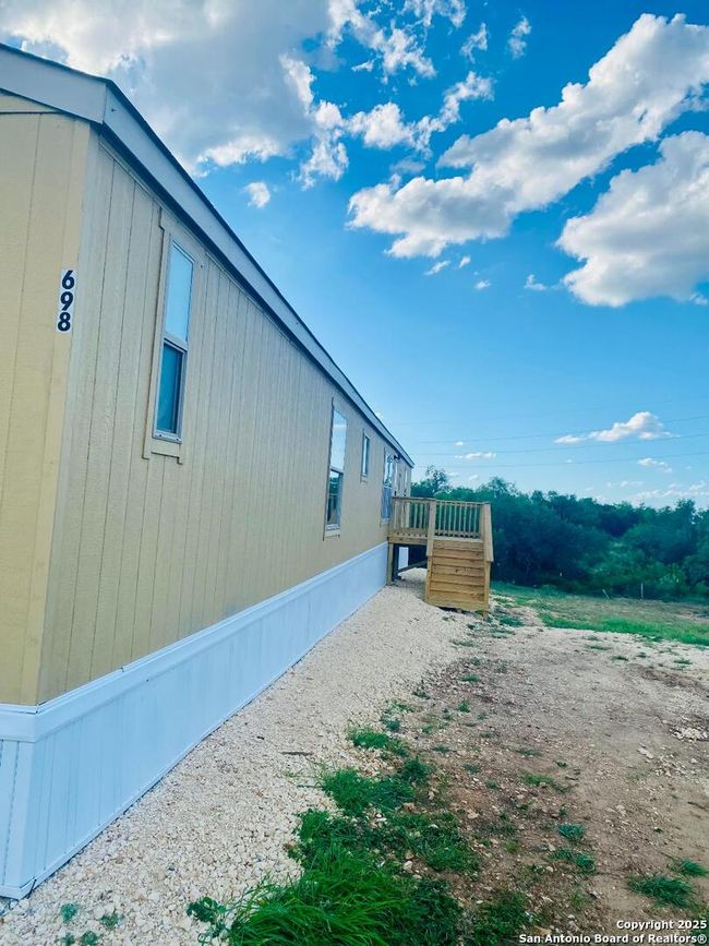 698 Forest Creek Rd, House other with 3 bedrooms, 2 bathrooms and null parking in Devine TX | Image 4
