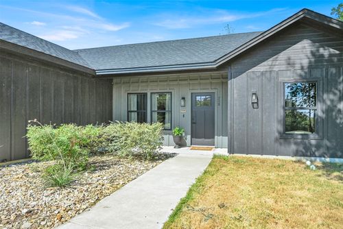 928 Country Club Rd, Cleburne, TX, 76033-6702 | Card Image