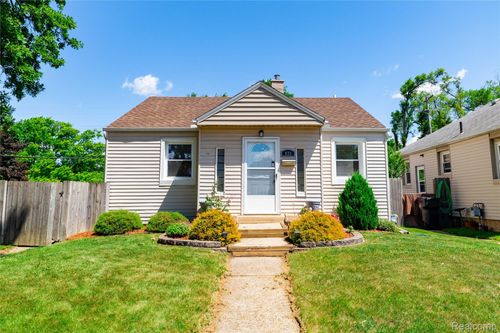 826 Goddard St, Wyandotte, MI, 48192-2826 | Card Image