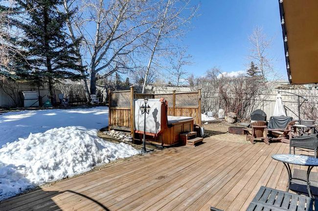 4 Strathwood Bay Sw, Home with 3 bedrooms, 2 bathrooms and 4 parking in Calgary AB | Image 41
