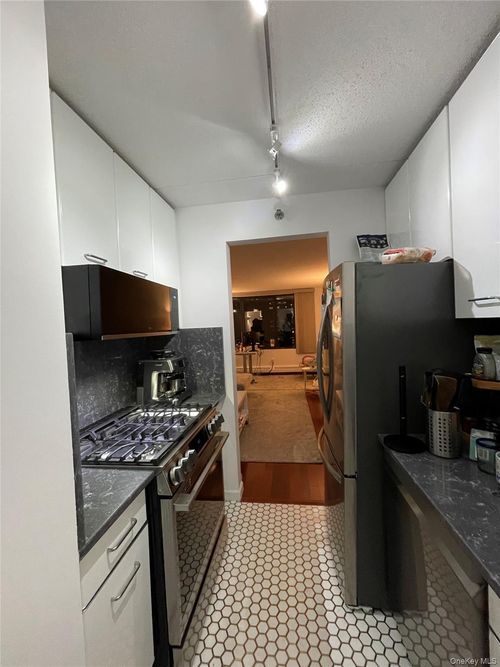 1001-4 Martine Ave, White Plains, NY, 10606-4009 | Card Image
