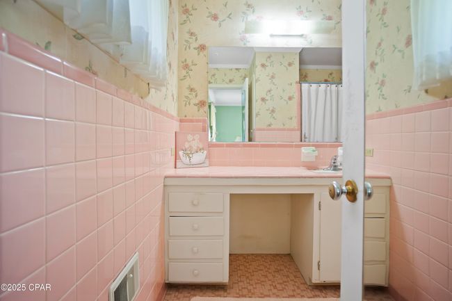 5370 Cherry St, House other with 2 bedrooms, 3 bathrooms and null parking in Graceville FL | Image 42