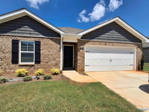 135 Settlement Dr, Huntsville, AL, 35810-6470 | Card Image