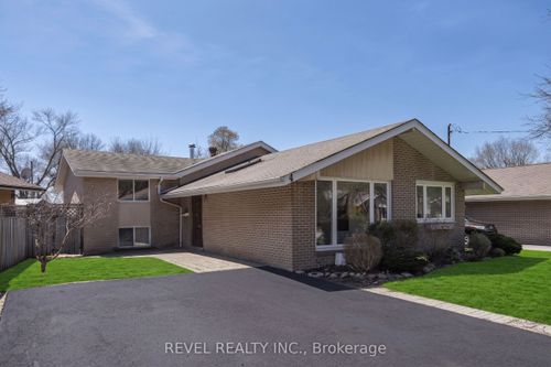 4 Oakley Blvd, Scarborough, ON, M1P3P2 | Card Image