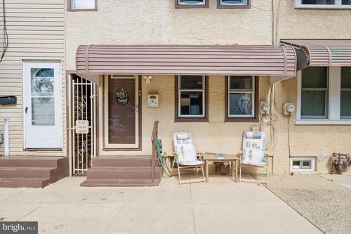 18 W 3rd St, MARCUS HOOK, PA, 19061-4803 | Card Image