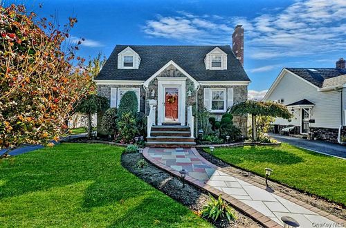 199 Claxton Ave, Bellmore, NY, 11710-4607 | Card Image
